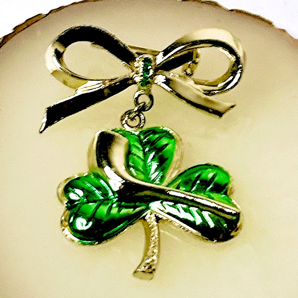 Irish Vintage Shamrock Clover Leaf Pipe Bow Lucky St Patrick's Day Brooch Pin